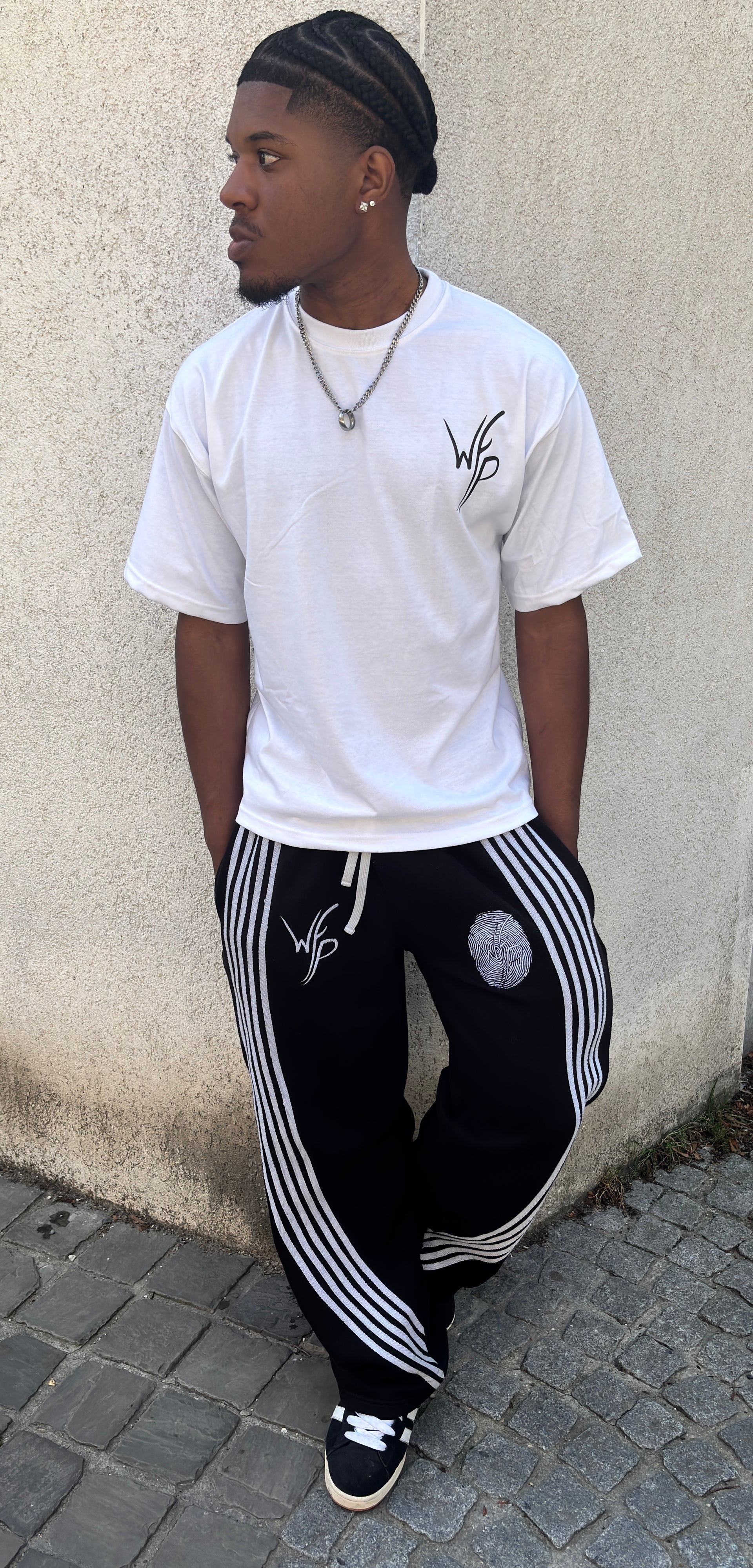 CURVED STRIPED WIDELEG SWEATPANT (BLACK)